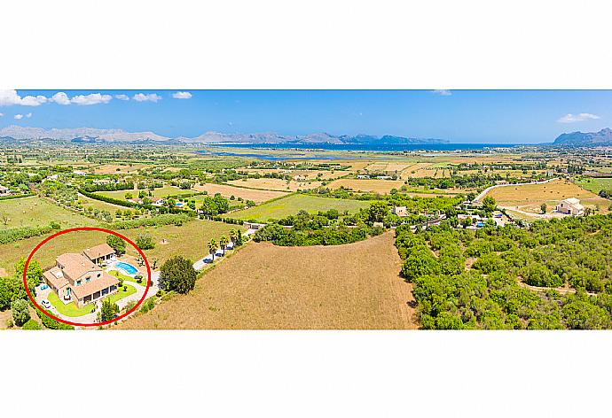 Aerial view showing location of Villa Padilla . - Villa Padilla . (Galerie de photos) }}