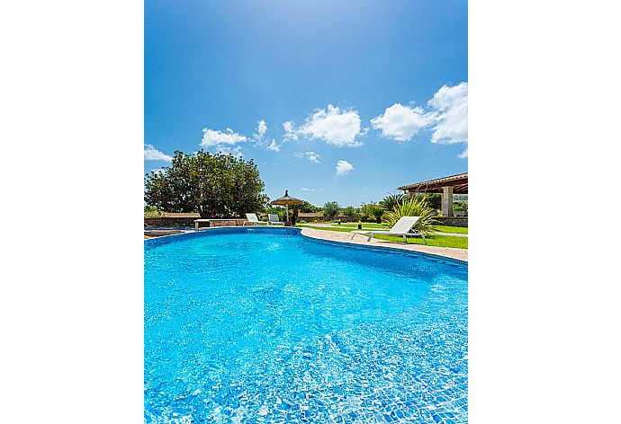 Private pool, terraces, and garden . - Villa Padilla . (Fotogalerie) }}