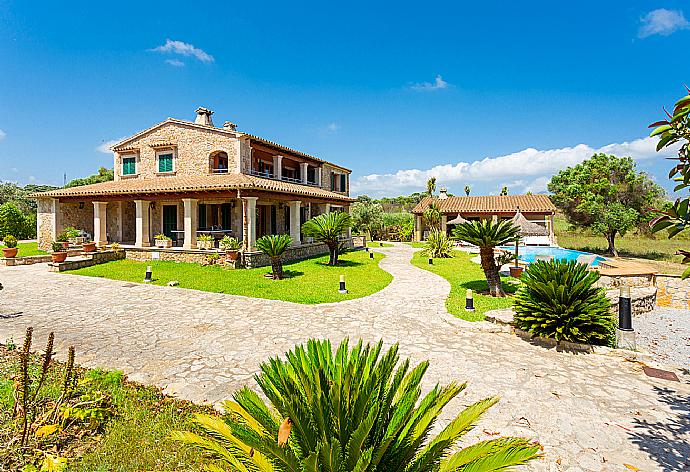 Beautiful villa with private pool, terraces, and garden . - Villa Padilla . (Galería de imágenes) }}