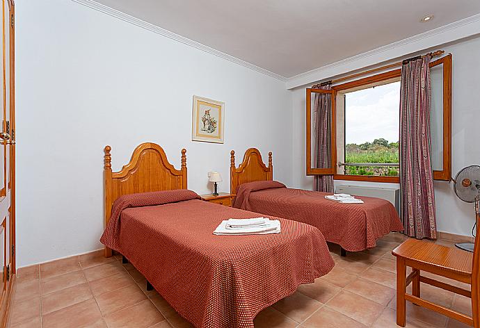 Twin bedroom with A/C . - Villa Padilla . (Photo Gallery) }}