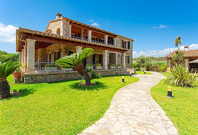 Beautiful villa . - Villa Padilla . (Photo Gallery) }}