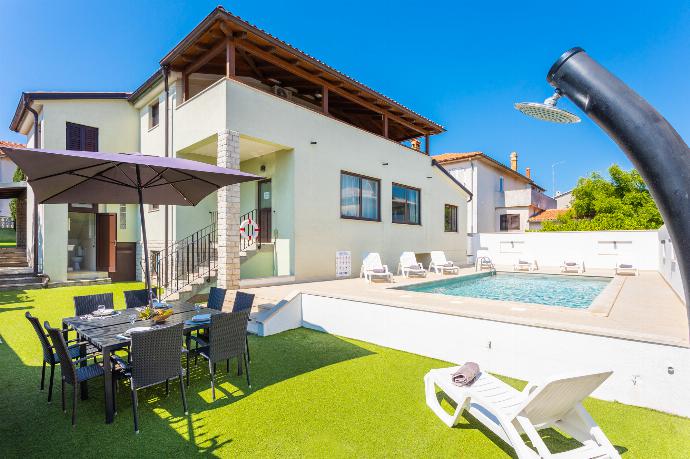 Beautiful villa with private pool and terrace . - Villa Casa Toni . (Galería de imágenes) }}