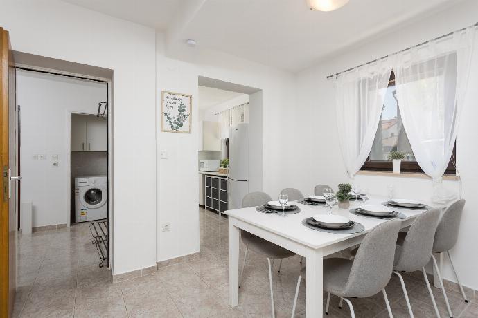 Ground floor: dining room with A/C . - Villa Casa Toni . (Fotogalerie) }}