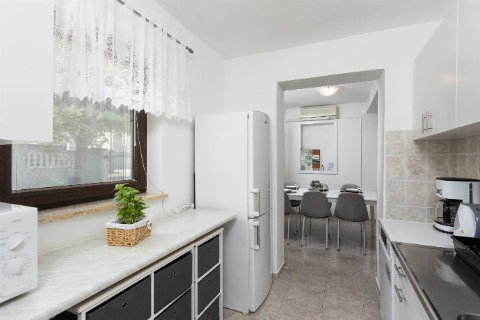 Ground floor: equipped kitchen . - Villa Casa Toni . (Fotogalerie) }}