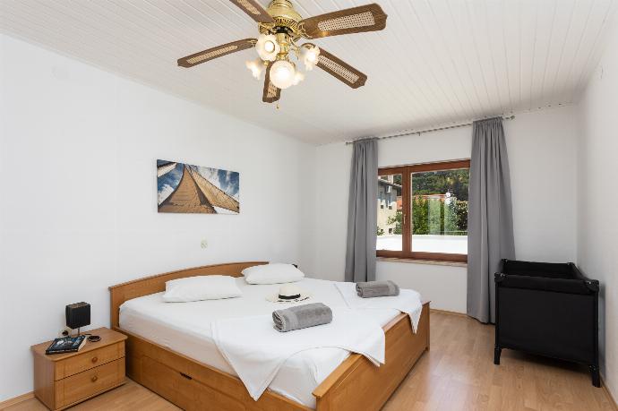 Ground floor: double bedroom  . - Villa Casa Toni . (Photo Gallery) }}