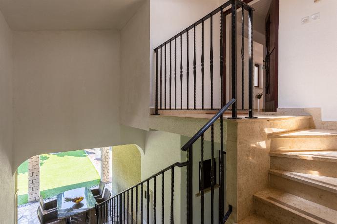 Stairway to first floor . - Villa Casa Toni . (Galerie de photos) }}