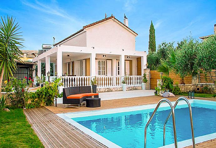 ,Beautiful villa with private pool and terrace . - Villa Pnoe . (Galleria fotografica) }}