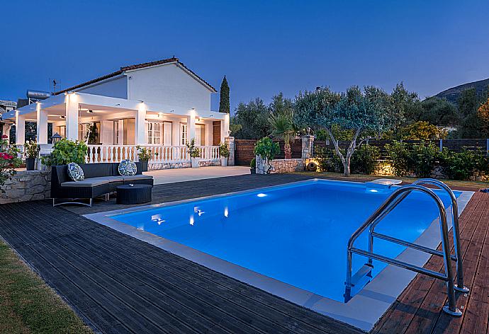 Beautiful villa with private pool and terrace . - Villa Pnoe . (Galleria fotografica) }}