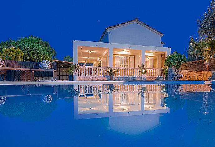 Beautiful villa with private pool and terrace . - Villa Pnoe . (Galerie de photos) }}