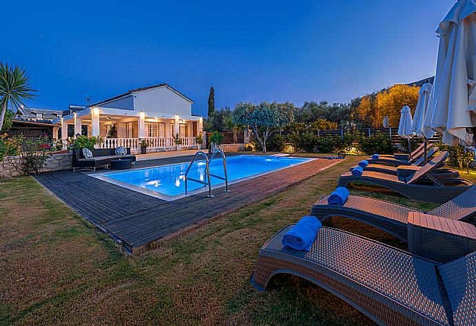 Beautiful villa with private pool and terrace  . - Villa Pnoe . (Galleria fotografica) }}