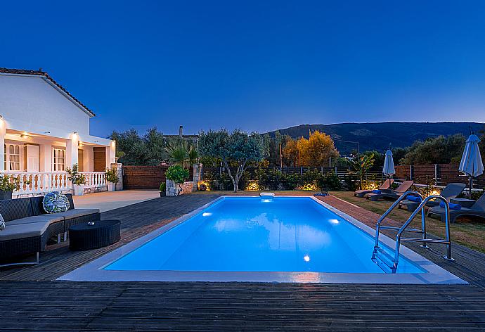 Beautiful villa with private pool and terrace  . - Villa Pnoe . (Galería de imágenes) }}