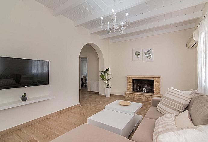 Living room with sofas, ornamental fireplace, A/C, WiFi internet, satellite TV, and pool terrace access . - Villa Pnoe . (Галерея фотографий) }}