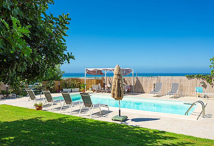 Private pool and terrace with sea views . - Villa La Mia Sicilia . (Galería de imágenes) }}