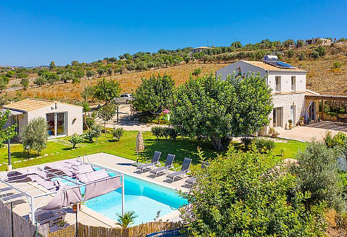 Aerial view of Villa La Mia Sicilia . - Villa La Mia Sicilia . (Galerie de photos) }}