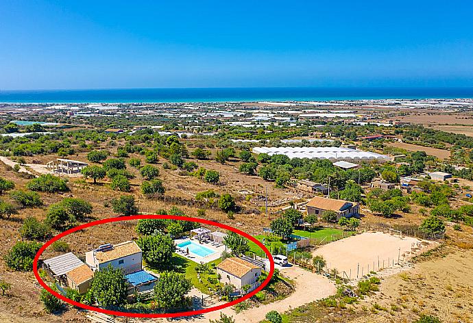 Aerial view showing location of Villa La Mia Sicilia . - Villa La Mia Sicilia . (Galería de imágenes) }}