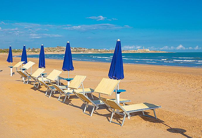 Local beach . - Villa La Mia Sicilia . (Galerie de photos) }}