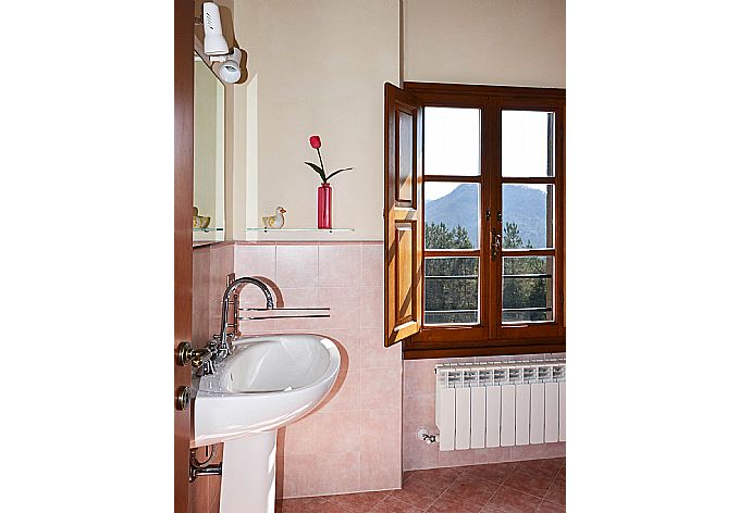 Bathroom  . - Villa Casale di Rosa . (Galería de imágenes) }}