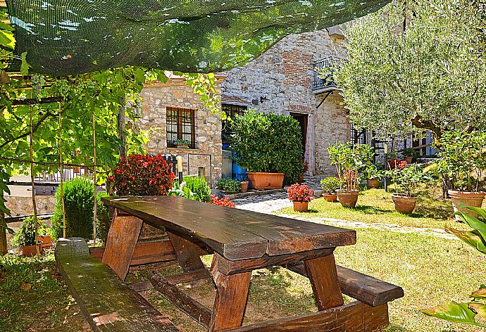 Outdoor dining area . - Villa Casale di Rosa . (Galleria fotografica) }}