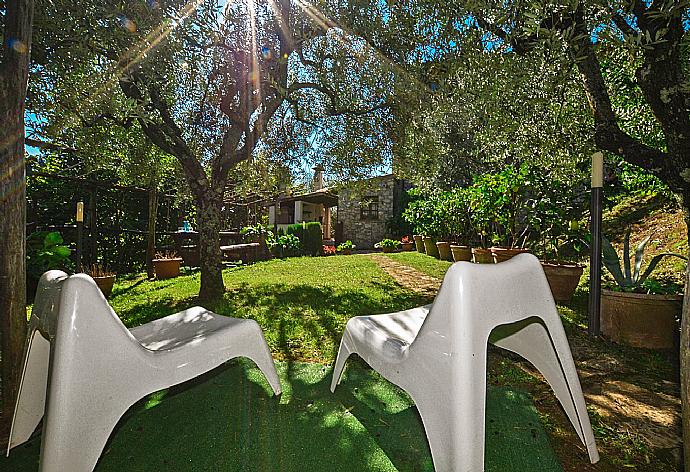 Garden area  . - Villa Casale di Rosa . (Galería de imágenes) }}