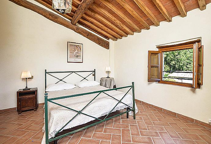 Double bedroom with beautiful view  . - Villa Casale di Rosa . (Fotogalerie) }}