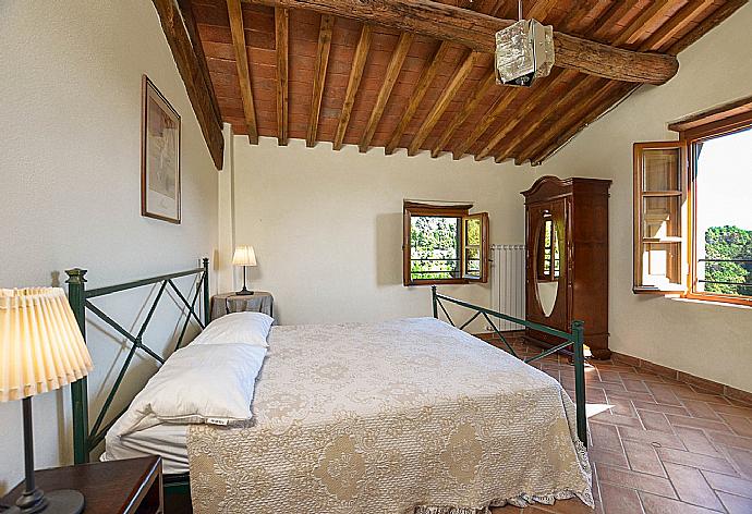 Double bedroom with beautiful view  . - Villa Casale di Rosa . (Galleria fotografica) }}