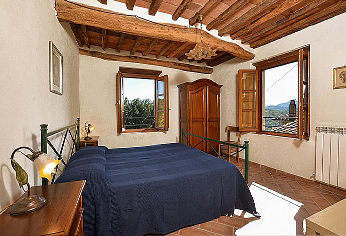 Double bedroom with beautiful view  . - Villa Casale di Rosa . (Galleria fotografica) }}