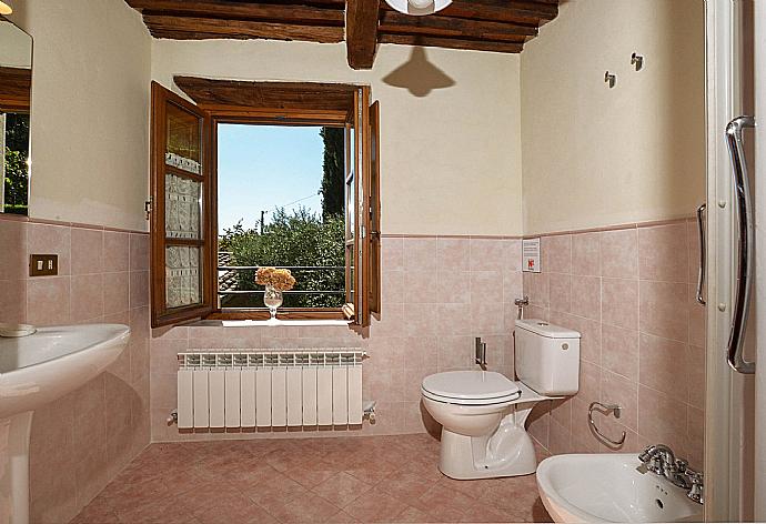 Villa Casale di Rosa Bathroom
