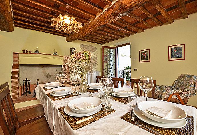 Equipped kitchen with dining area, fireplace and terrace access  . - Villa Casale di Rosa . (Galería de imágenes) }}