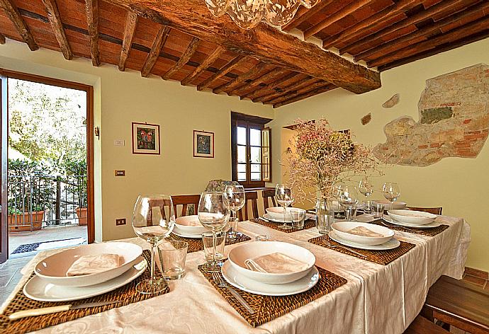 Equipped kitchen with dining area, fireplace and terrace access  . - Villa Casale di Rosa . (Galleria fotografica) }}