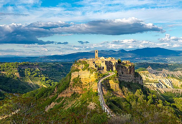 Civita di Bagnoregio . - Villa Casale di Rosa . (Fotogalerie) }}