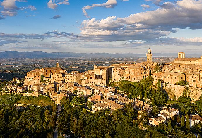 Montepulciano . - Villa Casale di Rosa . (Галерея фотографий) }}