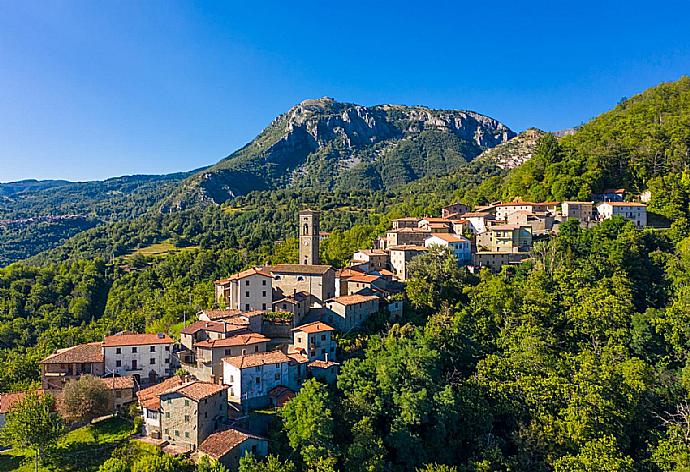 Apuan Alps . - Villa Casale di Rosa . (Fotogalerie) }}