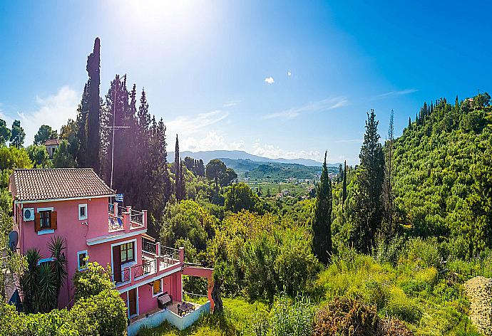 Aerial view of Villa Eliza . - Villa Eliza . (Fotogalerie) }}