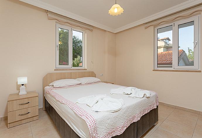 Double bedroom with en suite bathroom and A/C . - Villa Kubra . (Photo Gallery) }}