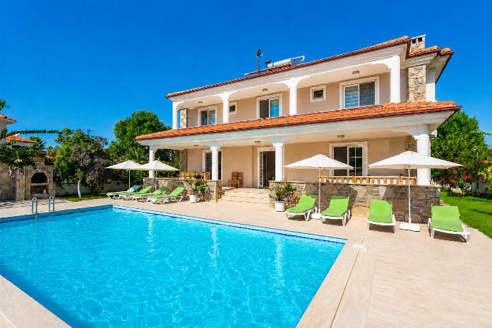 Play VILLA KUBRA Video