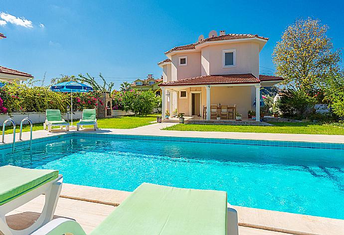 Beautiful villa with private pool, terrace, and garden . - Villa Atlantis . (Galería de imágenes) }}