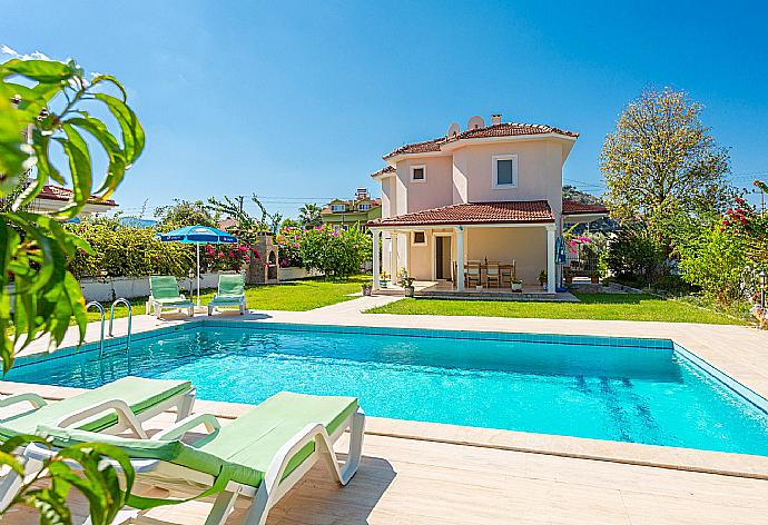 Beautiful villa with private pool, terrace, and garden . - Villa Atlantis . (Galerie de photos) }}