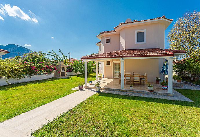 Beautiful villa with private pool, terrace, and garden . - Villa Atlantis . (Photo Gallery) }}