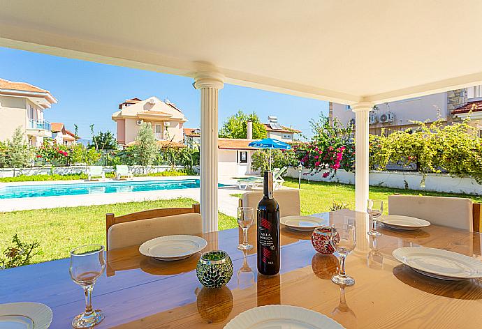 Sheltered terrace area . - Villa Atlantis . (Photo Gallery) }}