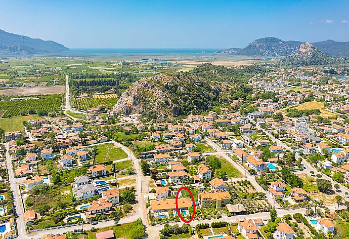 Aerial view showing location of Villa Duman 1 . - Villa Duman 1 . (Галерея фотографий) }}