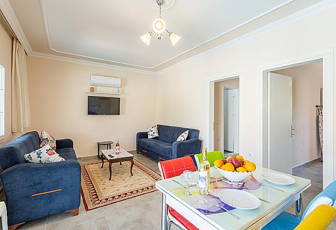 Open-plan living room with sofas, dining area, kitchen, A/C, WiFi internet, satellite TV, and terrace access . - Villa Duman 2 . (Галерея фотографий) }}