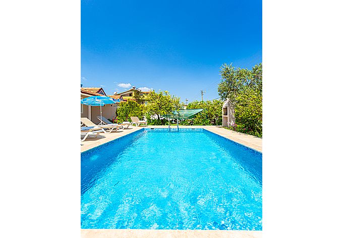 Private pool, terrace, and garden . - Villa Duman 3 . (Fotogalerie) }}