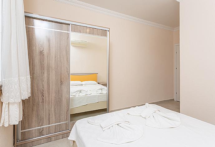 Double bedroom with en suite bathroom and A/C . - Villa Duman 3 . (Galería de imágenes) }}