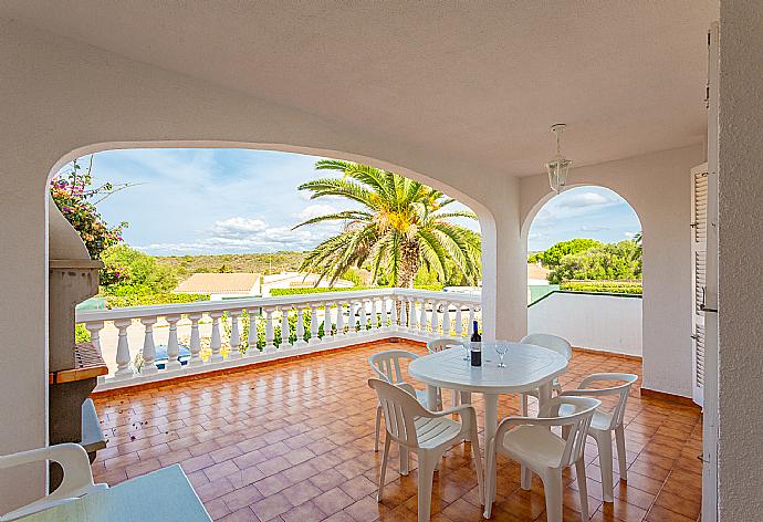 Sheltered terrace  with dinning area . - Villa Bini Estrella . (Galerie de photos) }}