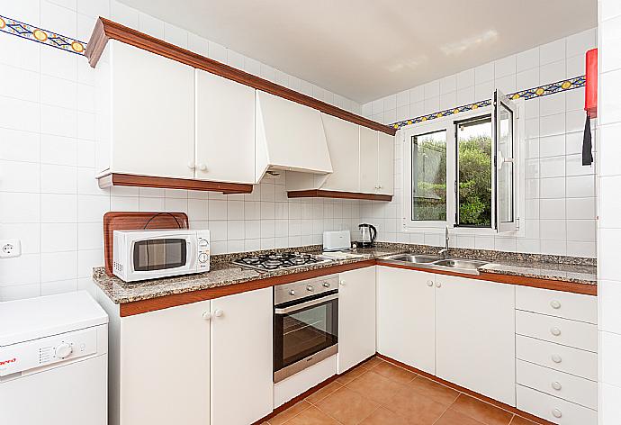 Equipped kitchen . - Villa Bini Estrella . (Fotogalerie) }}