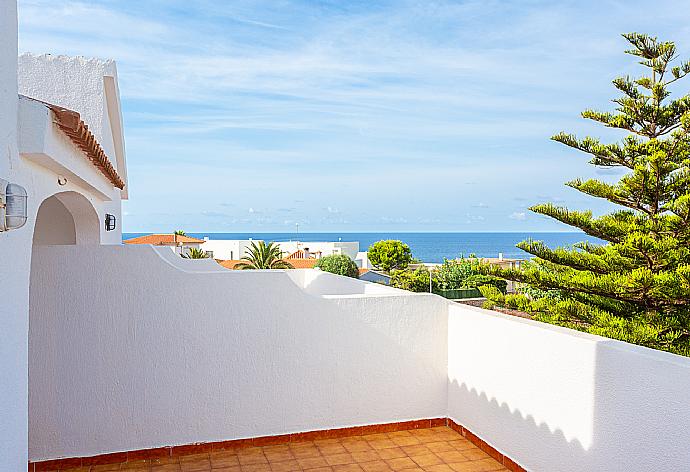 Upper terrace area with sea views . - Villa Bini Estrella . (Galerie de photos) }}