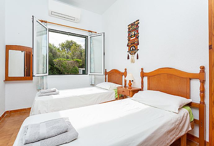 Twin bedroom with A/C . - Villa Bini Estrella . (Photo Gallery) }}