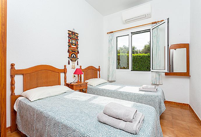 Twin bedroom with A/C . - Villa Bini Estrella . (Photo Gallery) }}