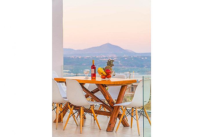 Terrace area with sea views . - Villa Lulla . (Galerie de photos) }}