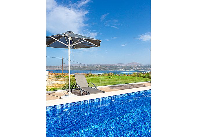 Private pool and terrace with sea views . - Villa Lulla . (Galería de imágenes) }}